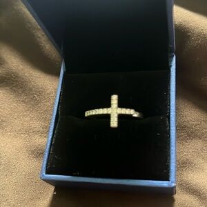 Sterling curved cross ring
